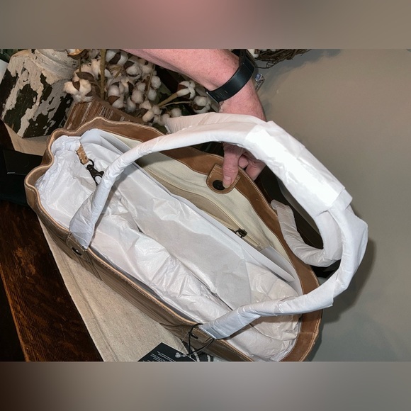 NWT Frye Melissa Leather Shopper Tote Shoulder Bag Beige Brown Retail  $358 - Picture 8 of 12